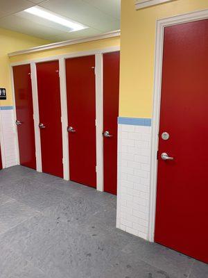 5 private changing rooms available and 4 bathrooms on-site.