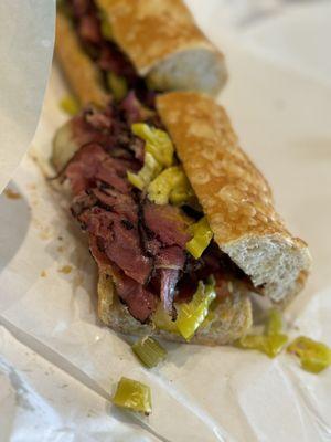 Es uno de mis lugares favoritos especialmente por el Hot Pastrami Sandwich recomendado 100% y su excelente cervicio