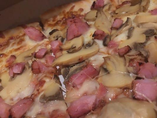 ... Read my post on this.The crust was thin, sauce was good, buy why canned mushrooms-. The ham had a good flavor but they were huge chunks.