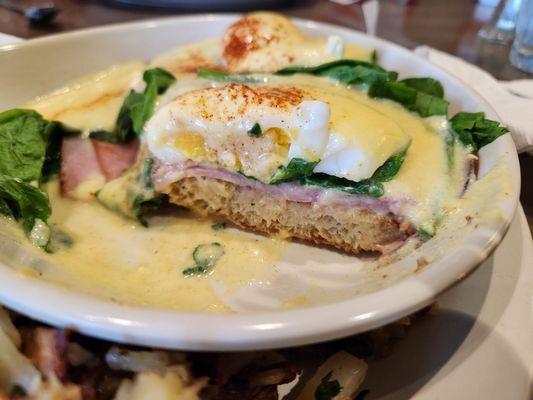 Eggs Florentine cross section