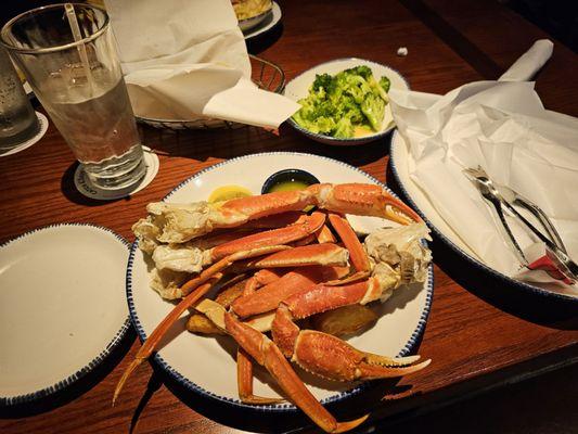 Tuesday Daily Deal - 1lb. snow crab legs with crispy potatoes