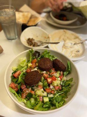 Lebanese Salata with Falafel