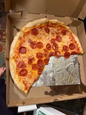 Large pepperoni pizza