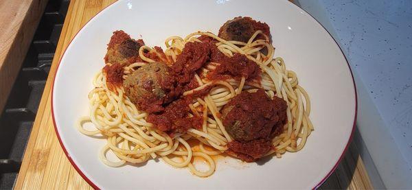 Spaghetti and meatballs...  they forgot the sauce??