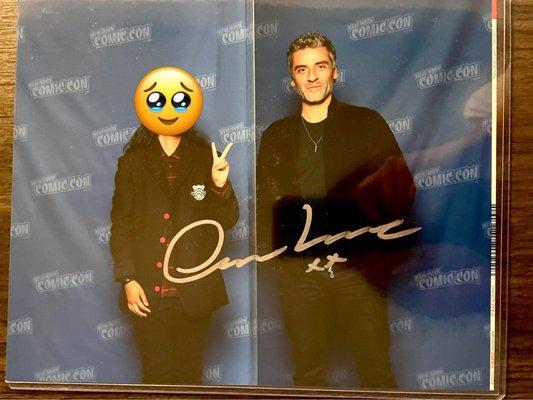 Sis went through the photo/autograph session for Oscar Isaac (appropriate emoji face used :p)