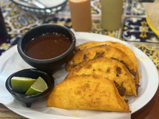 Plato de birria flour