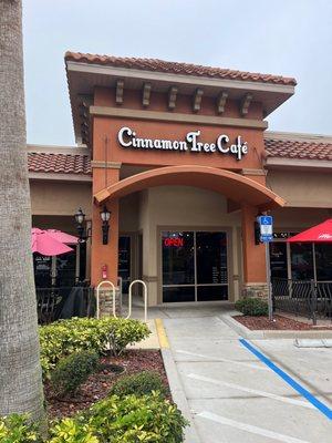 Visiting the cinnamon tree cafe for the first time!