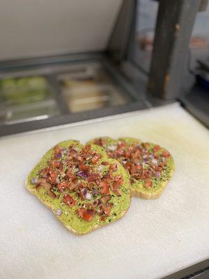 AVOCADO TOAST (2 SLICES)