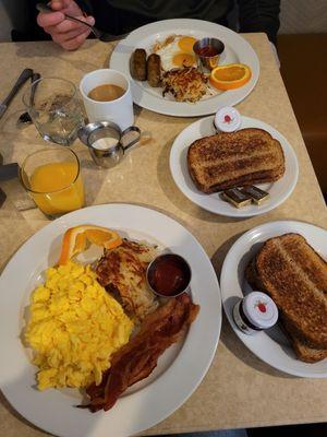 American breakfast platter