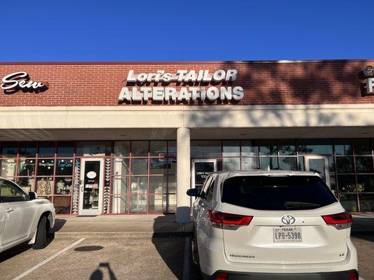 Lori's Tailor & Alterations