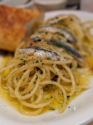 Aglio e Olio. Garlic, olio di oliva (olive oil), anchovy, toasted bread crumbs, parsley. $19. So good. Available on game day menu only.