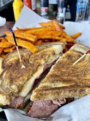 Classic Reuben w Sweet Potato Fries