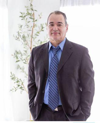 Meet Reinaldo. He speaks both Spanish and English, specializing in life insurance. Give him a call at 615-656-4810