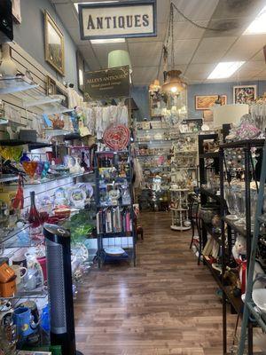 Antiques, ceramics, glassware, bookss...