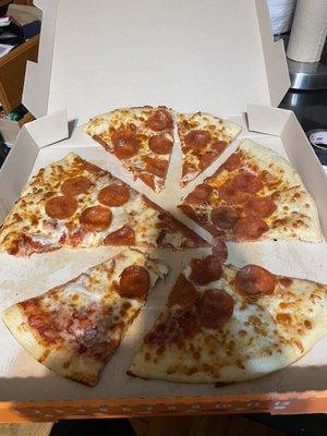 This is how they cut pizza