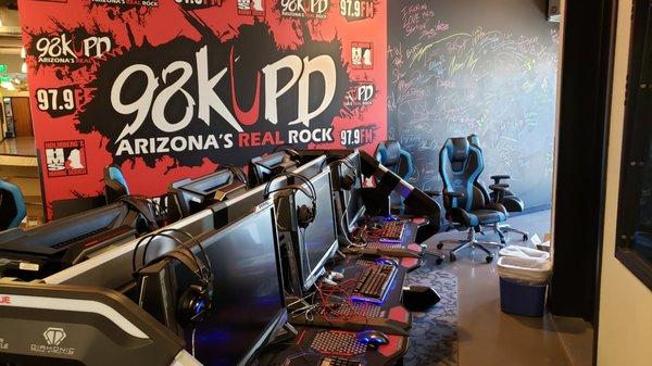 SLComputers, EGear, At the 98KUPD Arizona's Real Rock 2019 I Prevail Play Fortnite