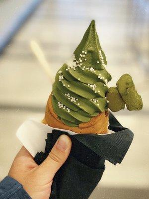 Matcha Taiyaki with Red Bean, rice sprinkles and mochi topping