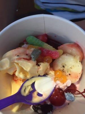 Mango yogurt and various toppings