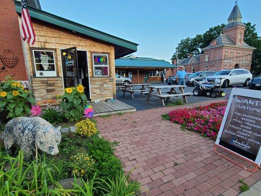 Cute Little Store  tucked between Duffys Tavern and Ashleys Coffee Cafe