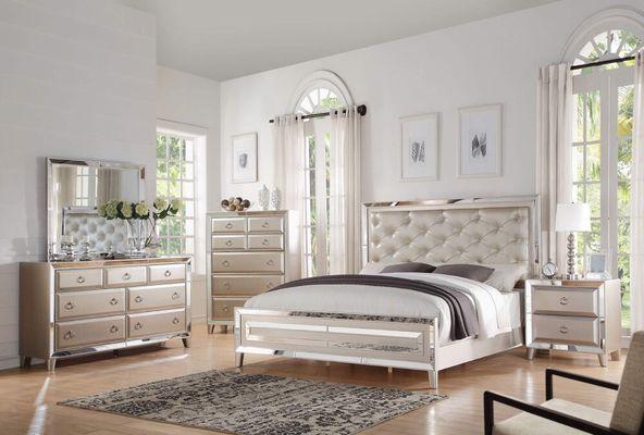 Beautiful bedroom set. With mirror inserts.