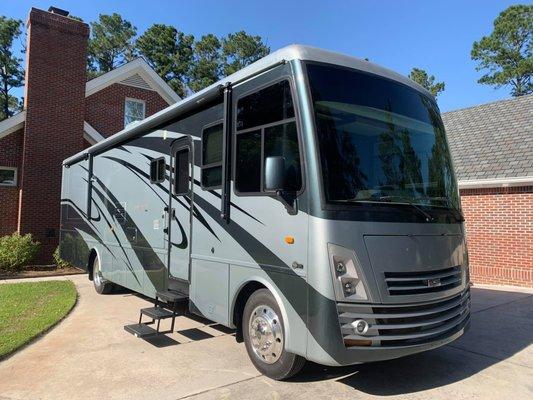 RV Front Windows & Visor Strip