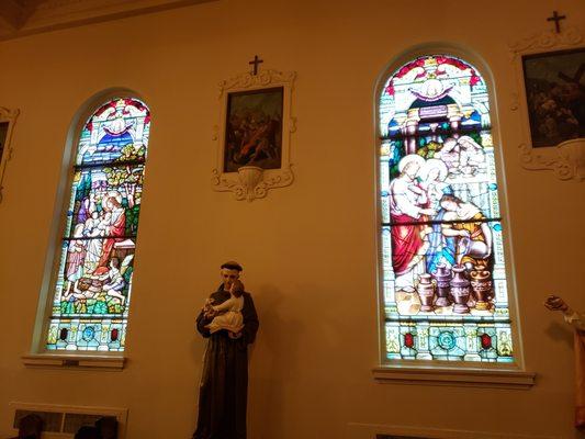 Stained glass and statue just to the right of the entrance.