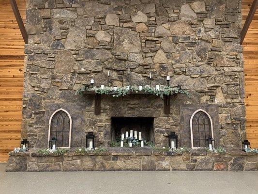 An example of fireplace decoration for a wedding.