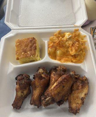 Plain wings with Mac & Cheese and cornbread