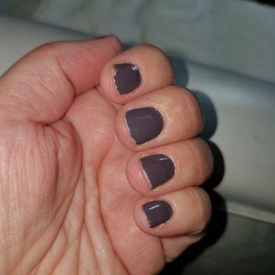 Nonsense manicure with chipping same day