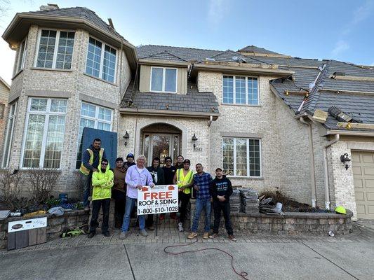 Happy clients at this Burr Ridge roof installation!