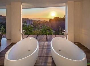 Lanai overlooking La Jolla Cove.