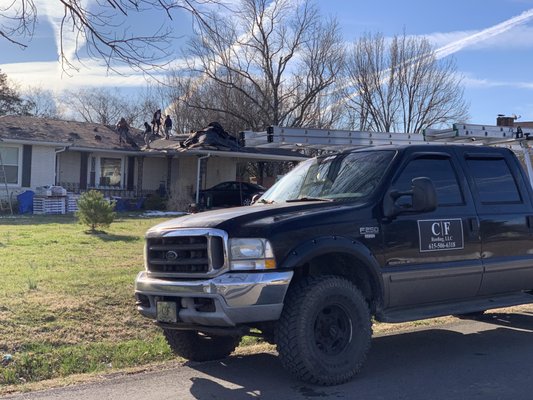 Installing new roof in Smyrna, TN