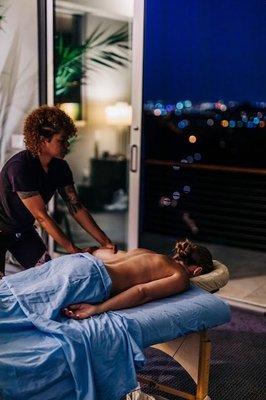 Mobile massage Huntington Beach. We come to you within a few hours of the call.  All therapists are state certified and insured.