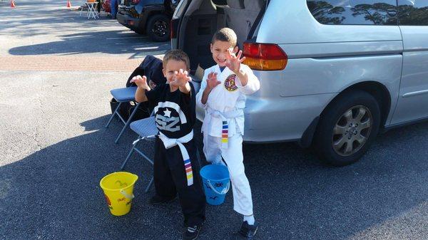 Some volunteers passing out candy at Palm Coast UMC's Trunk or Treat!