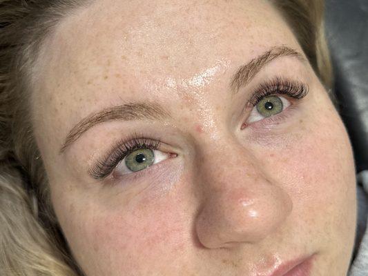 Natural hybrid lash extensions