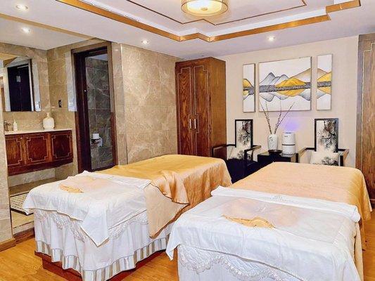 Couple Massage Room with Private Bathroom