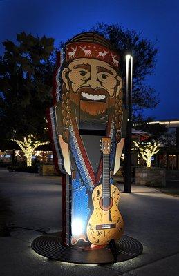 Domain Holiday Sculptures, Willie Nelson