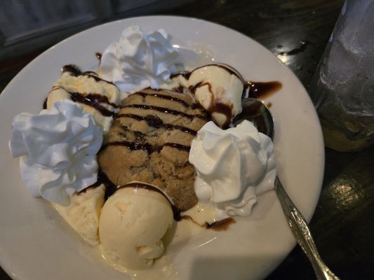 Chocolate Chip Cookie (with ice cream)