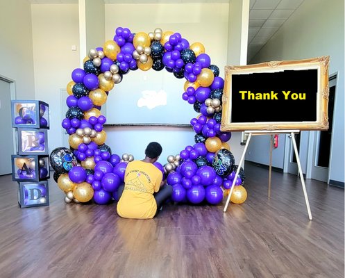 Graduation balloon decor