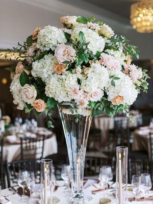 La Valencia Hotel 
La Jolla, CA
Peach and Ivory Seaside Wedding Flowers 
Studio Fleurish