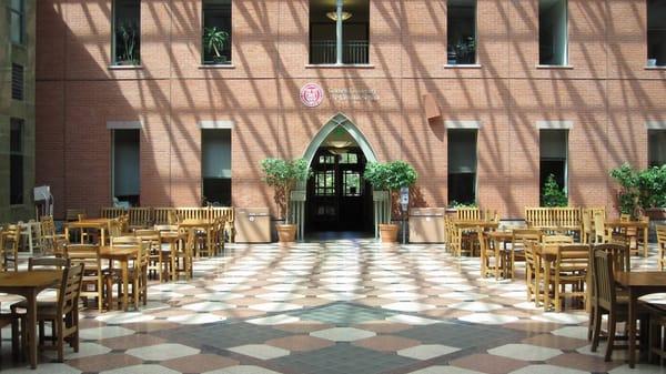 Atrium Cafe: Sunny Seating