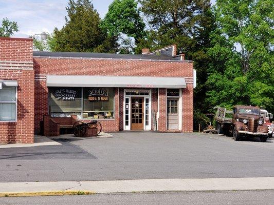 Storefront for Mayberry Hotel in Mt. Airy