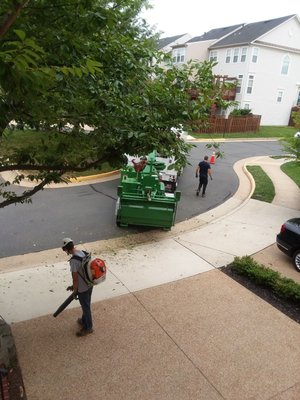 A job well done ... No fuss, returning the drive way back to its pristine look.