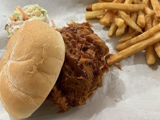 Pulled pork sammie. Yum!