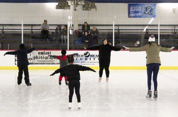 Group Lessons - Learn to Skate