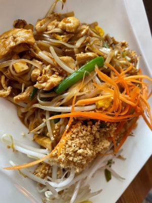 Chicken pad thai noodles