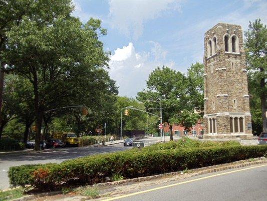 Conveniently located 1 block west of the Bell tower and the Henry Hudson Parkway.