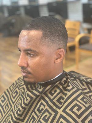 ADULTS MID BALD FADE W/ SHARP RAVOR SHAPE UP