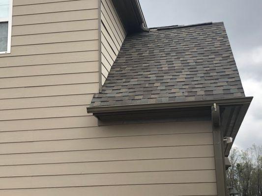 Love this Majestic Shake color shingle by Atlas Roofing!