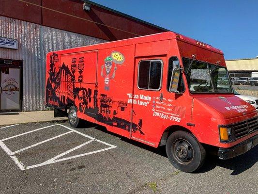 Not Your Average Pizza mobile gourmet pizzeria